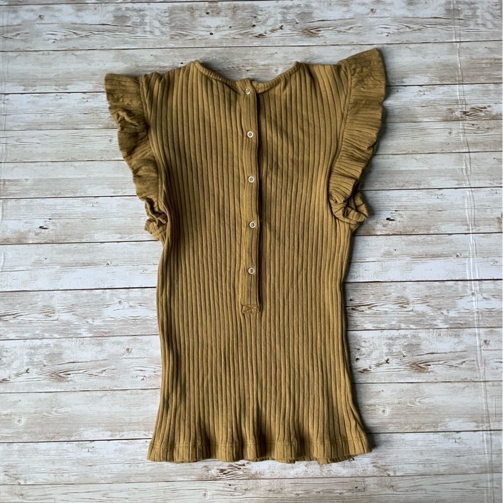 Kate Quinn Ruffled Top - Picture 2 of 4